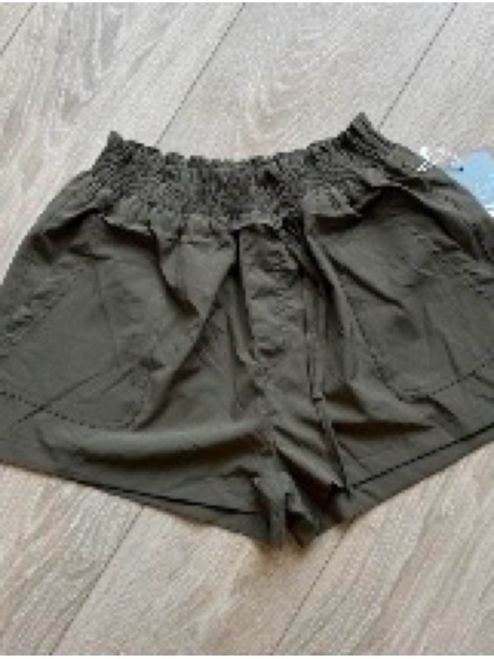 Ci Sono Women’s Olive Green Ultra-Light Paperbag Waist Shorts - Size Medium